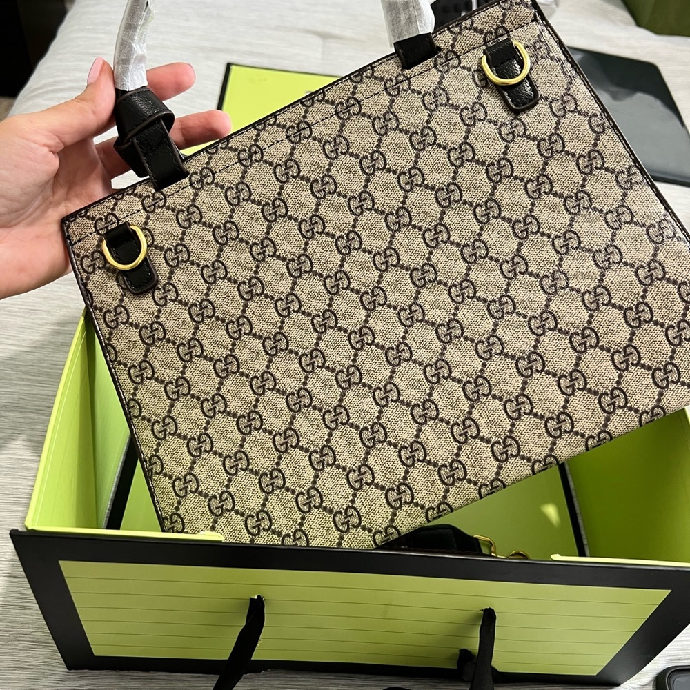 Beautiful and elegant handbag.